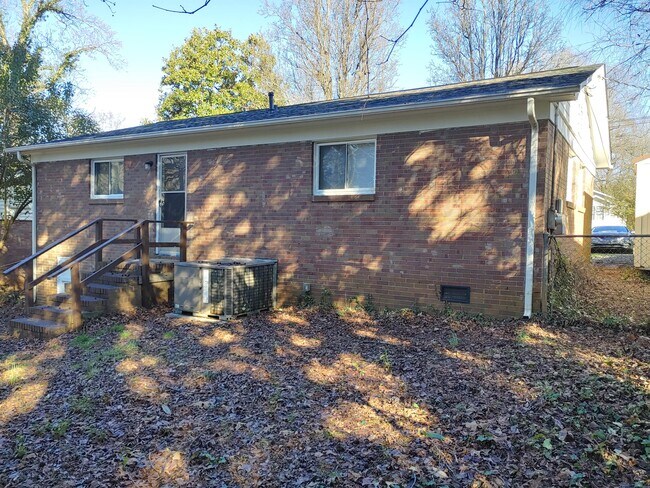 Building Photo - 723 W Craighead Rd
