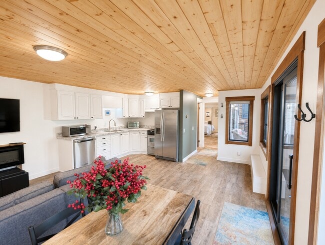 Building Photo - 7110 Stagecoach Dr