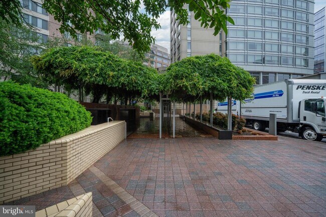 Foto del edificio - 851 N Glebe Rd