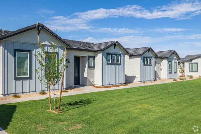 Building Photo - Bungalows at Camelback