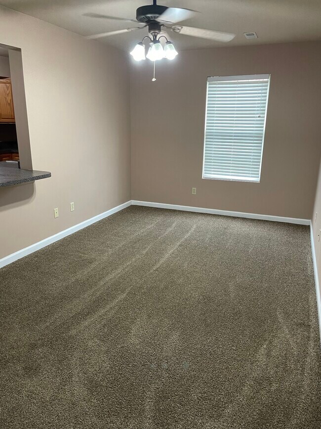 Foto del edificio - 597 Hampton Way