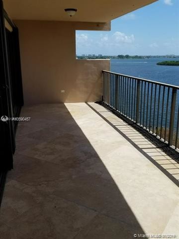Foto del edificio - 1800 NE 114th St
