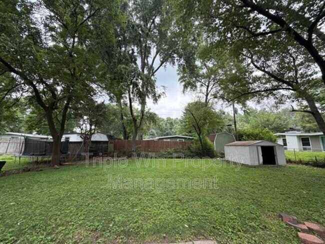 Foto del edificio - 865 Robinwood Dr