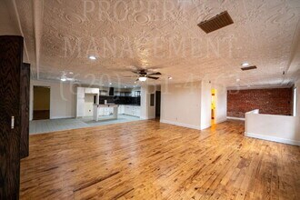 Building Photo - 215 W 4th Ave