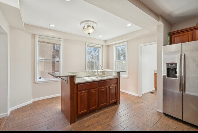 Foto del edificio - 3343 Ravenwood Ave