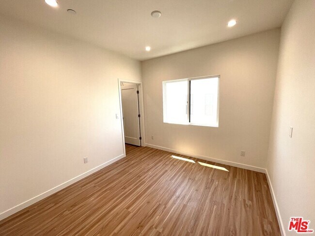Foto del edificio - 4017 Mont Clair St