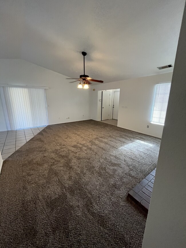 Foto del edificio - 2146 Fernwood Dr