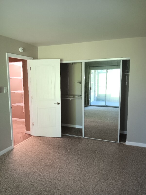 Foto del edificio - 7731 Hazelcrest Dr