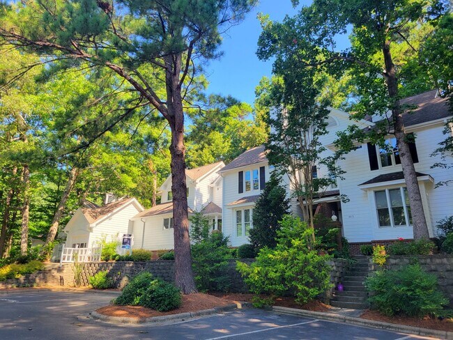 Foto del edificio - 3813 Carnegie Ln