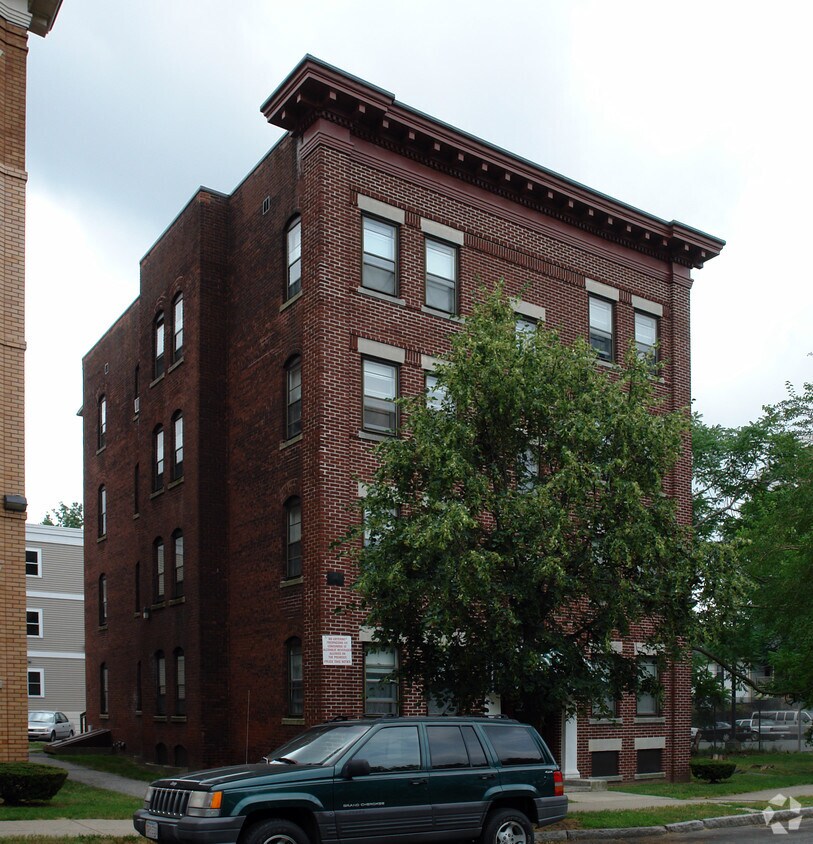 Building Photo - 77 Belle St