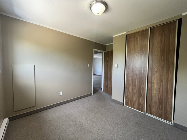 Building Photo - 5 Green Valley Dr