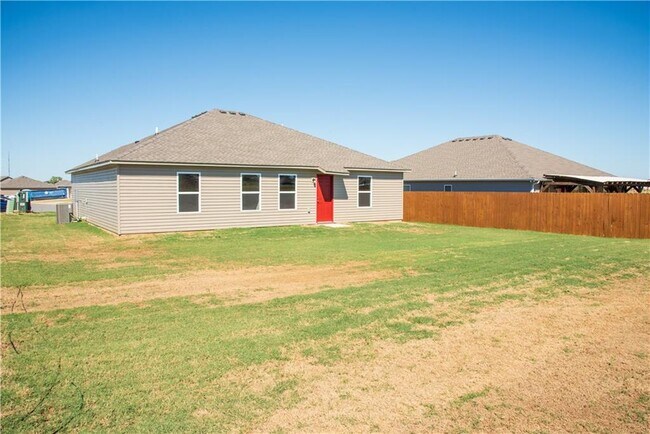 Building Photo - 1681 Forest Dr