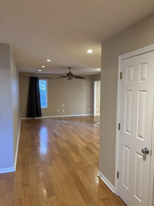 Foto del edificio - 480 Spring Lake Dr