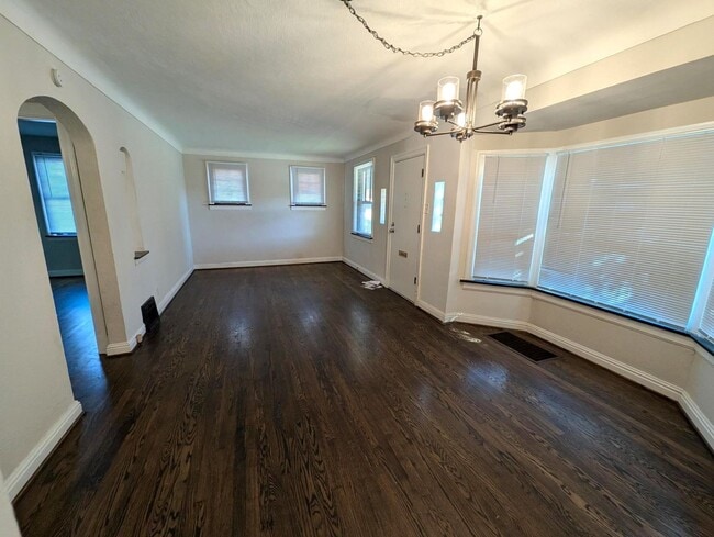 Building Photo - A Little Gem with Big Brentwood Energy