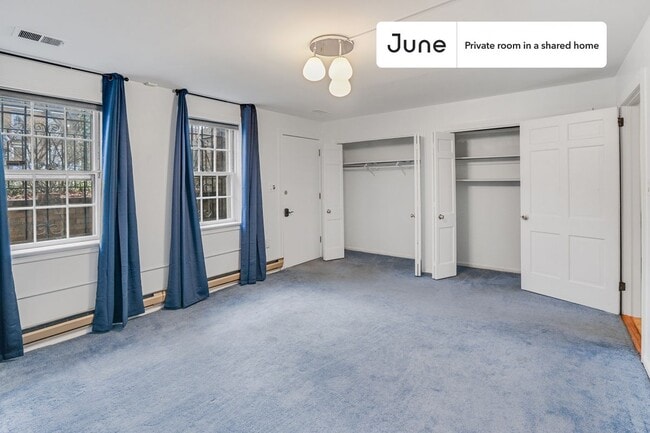 Building Photo - Private bedroom in 7 bed/3.5 bath Home