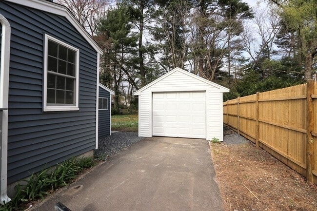 Building Photo - 66 Spruce St
