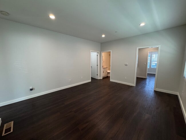 Building Photo - 374 41st St