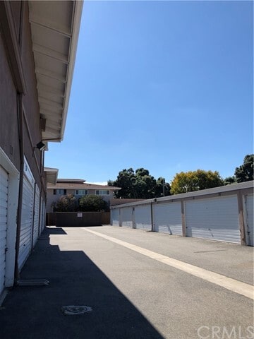 Building Photo - 1745 Maple Ave
