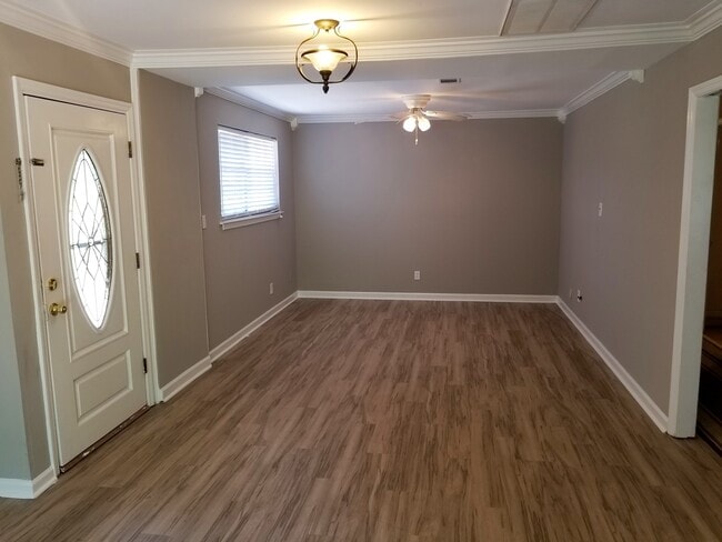 Foto del edificio - **Available Now** Updated 3 Bedroom Home i...