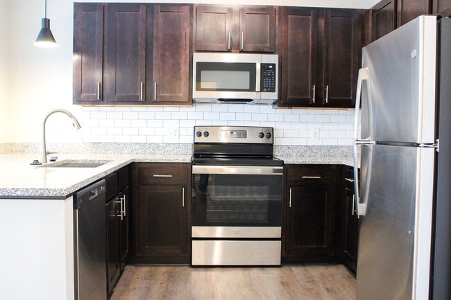 Foto del edificio - 3261 Redhawk St