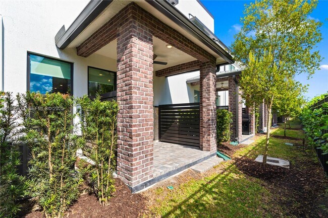 Foto del edificio - 8366 NW 7th Ct