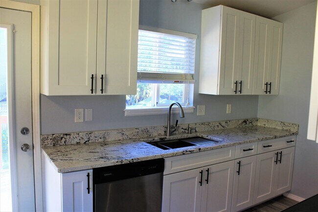 Foto del edificio - 4535 Witches Hollow Ln