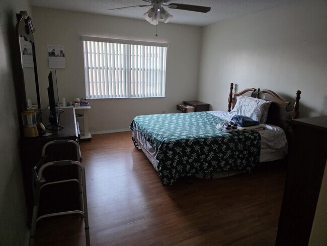 Foto del edificio - 3048 Sunrise Lakes Dr E