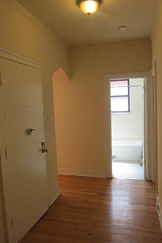 Building Photo - 5244 S Drexel Ave