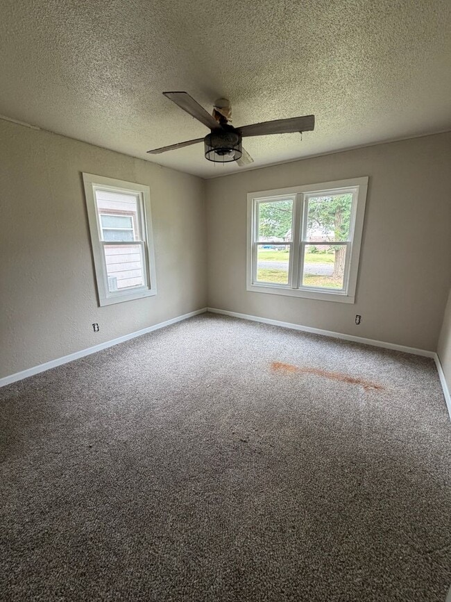 Building Photo - 2 Bedroom 1 Bath Home + Office For RENT!