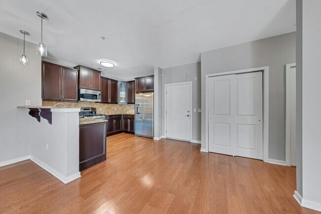 Building Photo - 443 2nd St
