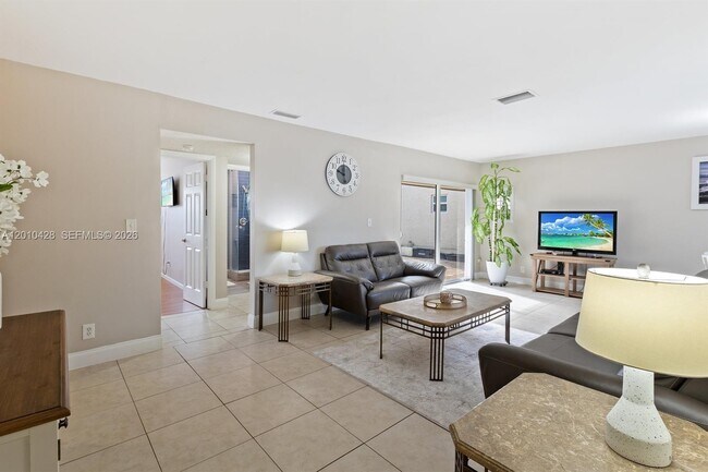 Foto del edificio - 4119 Coral Springs Dr