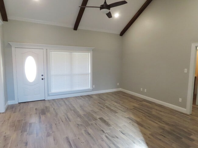 Building Photo - Stunning 4 Bedroom, 2 Bath Home in Lindale