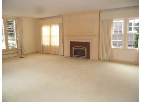 Building Photo - Broadway Hill home