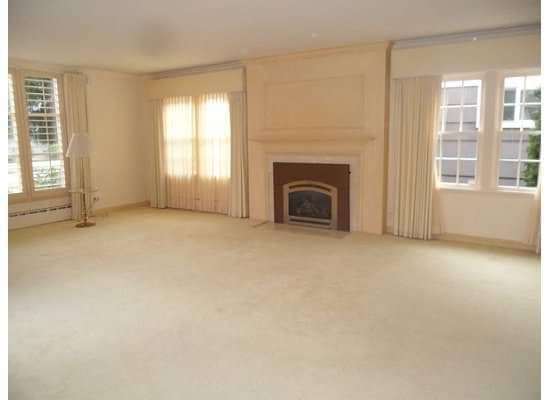 Foto del edificio - Broadway Hill home