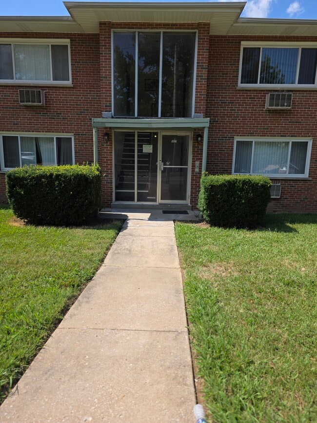Building Photo - 5421 Bermuda Dr