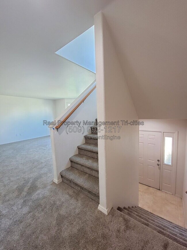 Foto del edificio - 7606 Quadra Dr