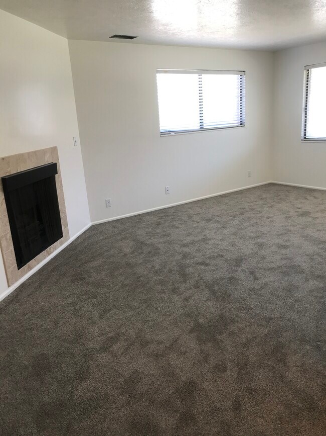 5590 S 2200 W Unit Apt 4, Roy, UT 84067 Apartments in Roy, UT