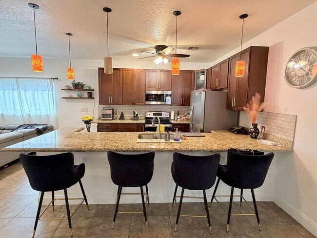 Building Photo - 243 SW 5th St