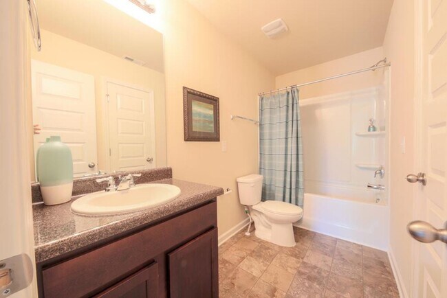 Foto del edificio - 5036 Vine Ln