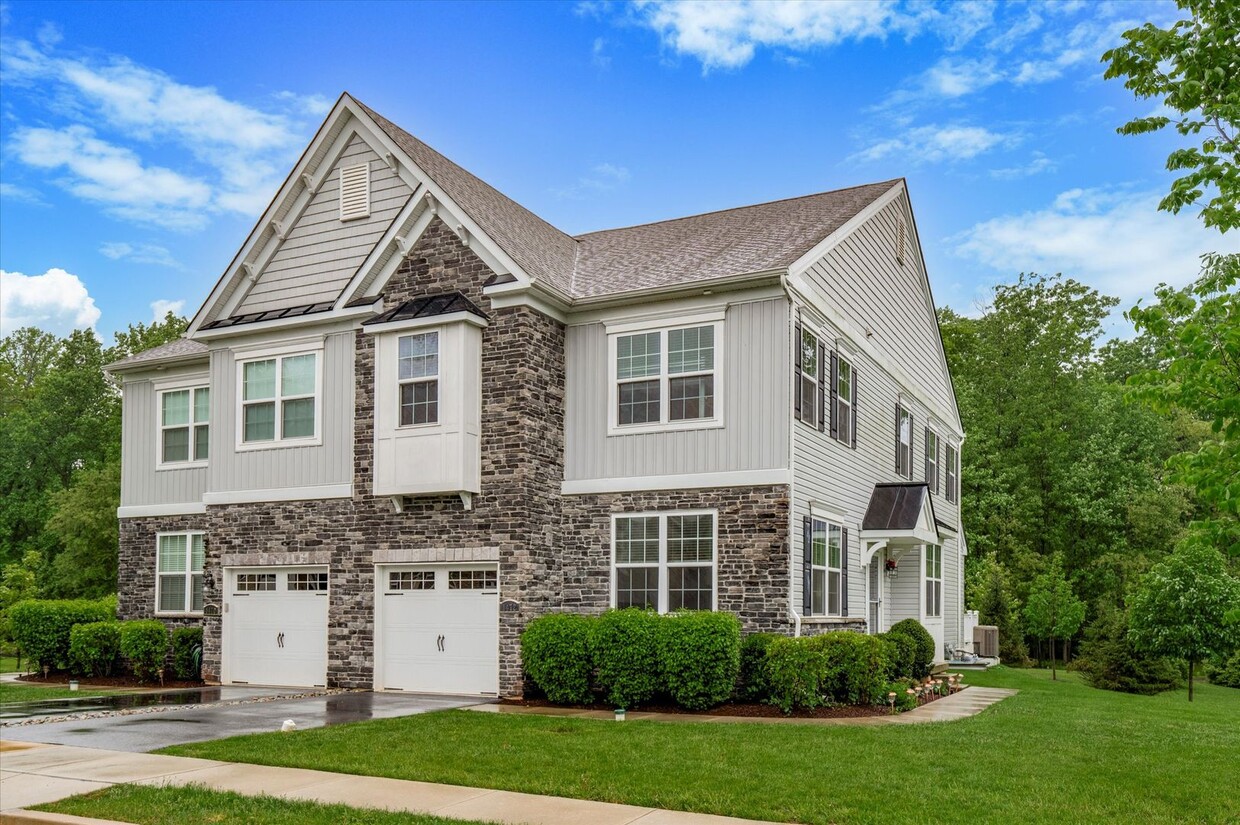 Foto principal - Luxury 4BD/3BA Carriage Home in West Chester!