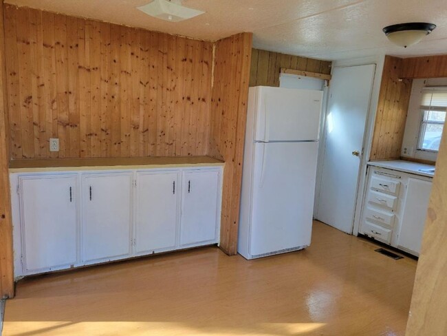 Building Photo - 2 BEDROOM 1 BATHROOM MOBILE HOME FOR RENT