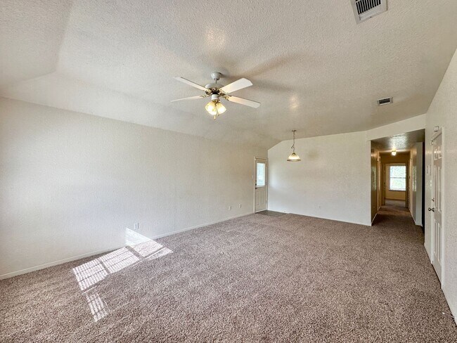 Foto del edificio - 3905 Hitchrock Dr