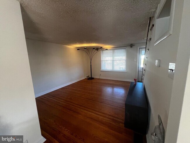 Foto del edificio - 7217 Leonard St
