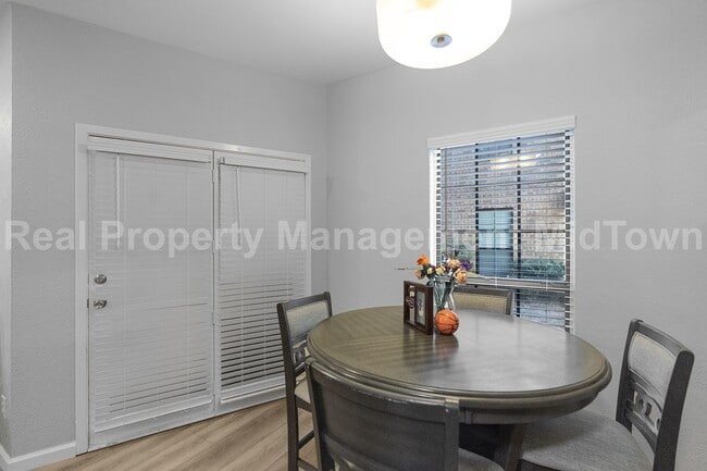 Foto del edificio - 1106 Quail Valley Ln