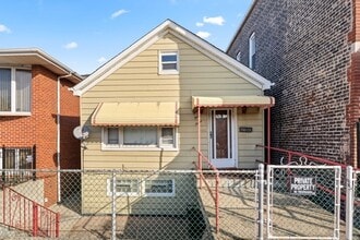 Building Photo - 3047 S Broad St