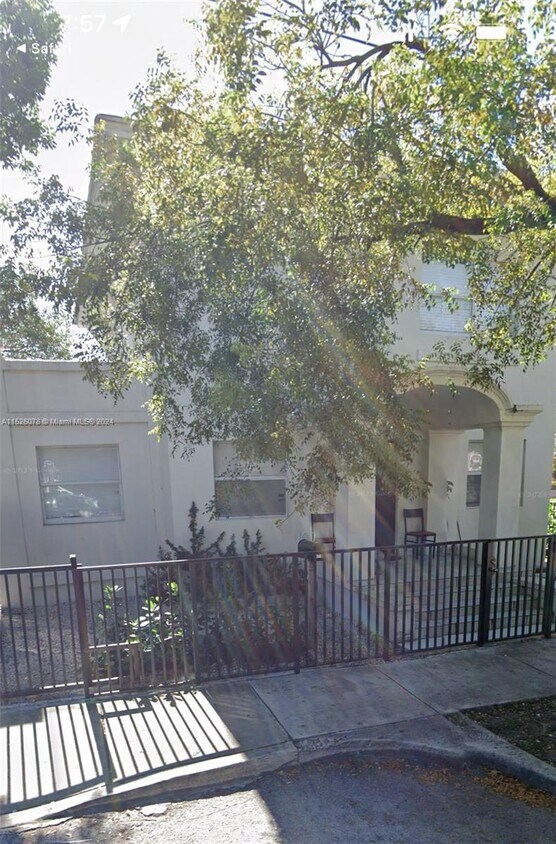 Primary Photo - 876 SW 2nd St