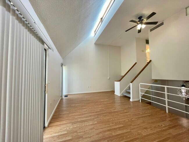 Foto del edificio - 2204 Deerfern Crescent