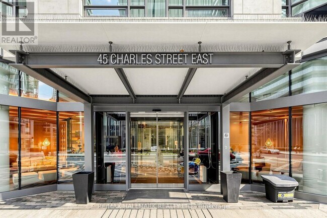 Building Photo - 45 Charles St E