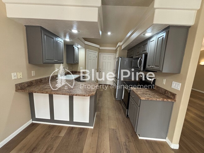 Building Photo - 3736 Ellendale Cir