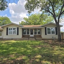 Building Photo - 504 Corral Ln